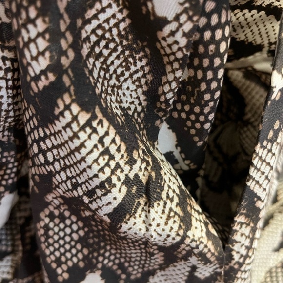 FIFTEEN TWENTY SNAKESKIN WIDE LEG PANTS SIZE MEDIUM - Picture 15 of 16